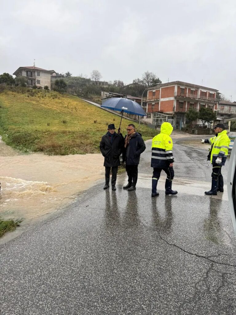 allerta meteo mastrangeli e retrosi in zona maniano allerta meteo mastrangeli e retrosi in zona maniano