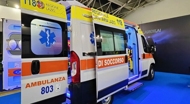 ambulanza chiuso ambulanza chiuso