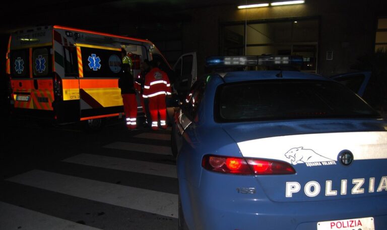 ambulanza polizia notte ambulanza polizia notte