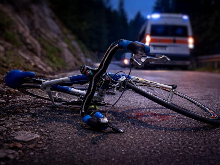 bicicletta ambulanza montagna notte bicicletta ambulanza montagna notte