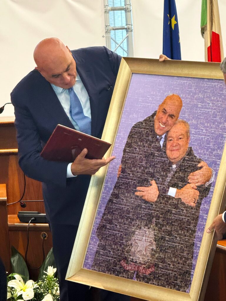 Il quadro-mosaico di Guido Crosetto per Santo Marcianò