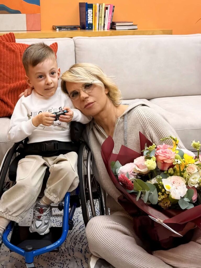 foto lorenzo maria de filippi Foto del piccolo Lorenzo con Maria De Filippi