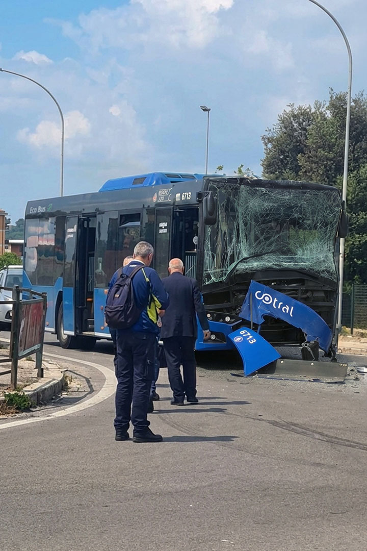 incidente bus cotral aquino