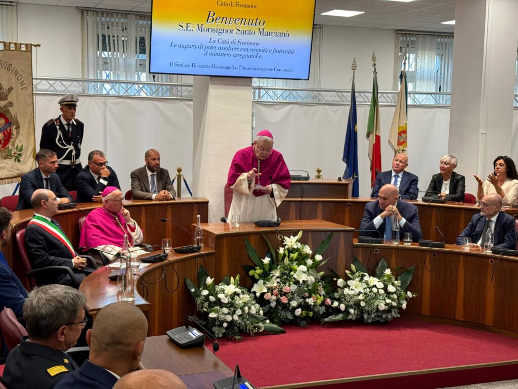 Marciano nella sala consiliare del comune di Frosinone